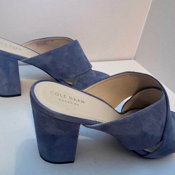 Beautiful blue suede Cole Haan size 10B 4 in block heel - Picture 3 of 7